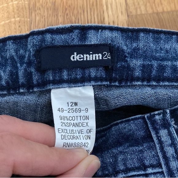 Vintage 80’s Embroidered Jeans - Picture 3 of 5